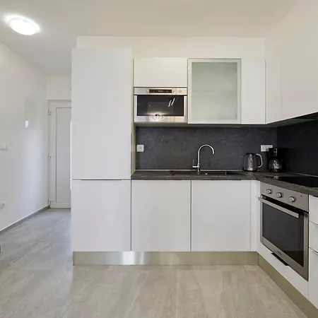 Gaby 3 Apartment *
