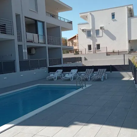 Gaby 3 Apartment *